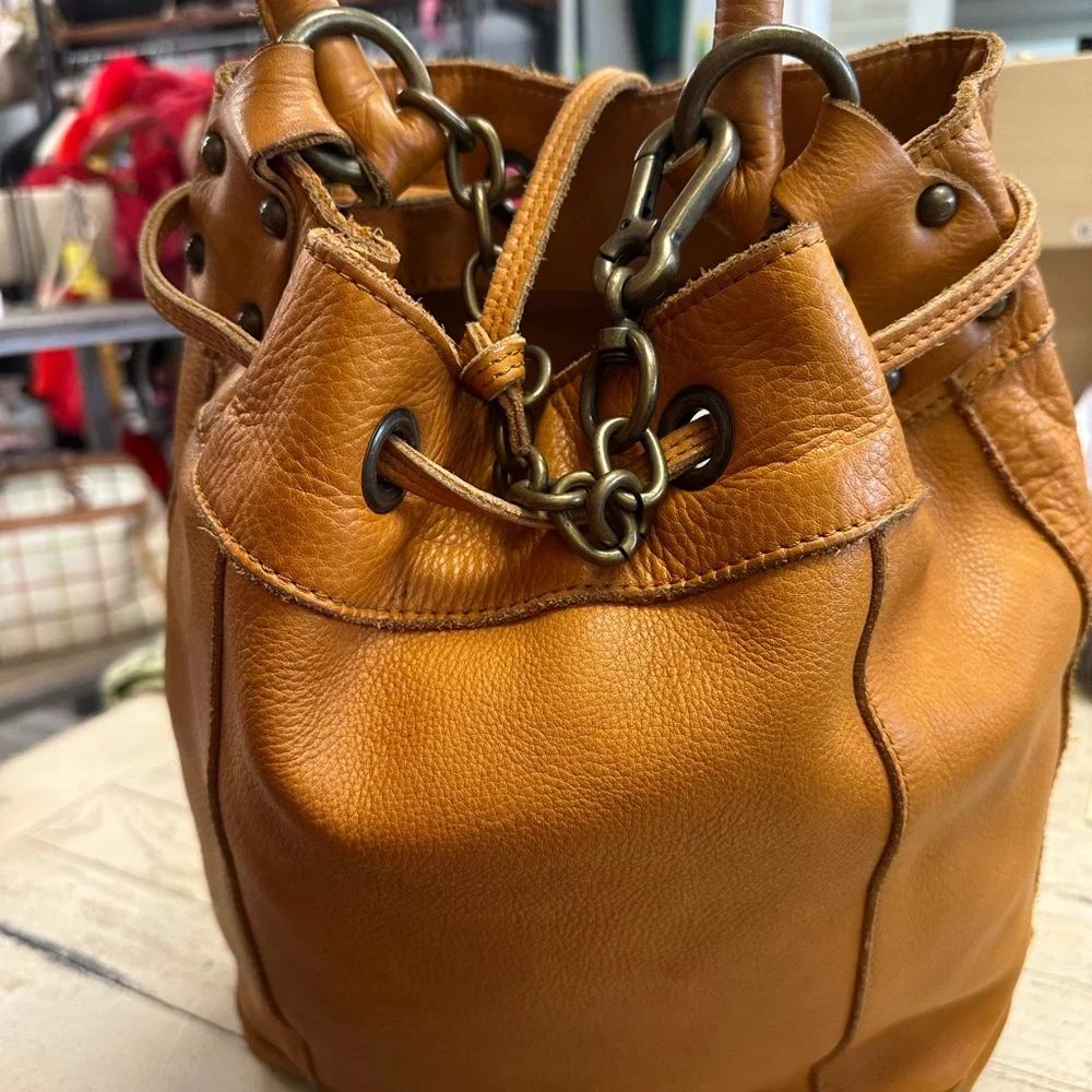 Caterina Lucchi Tan Leather Bucket Bag - Picture 3 of 12